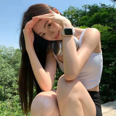 照片中的女孩